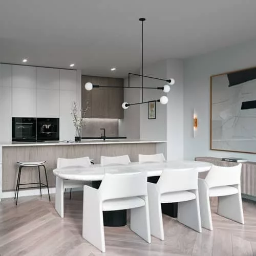 Home Staging in einem modernen Esszimmer