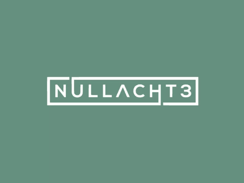 Logo von Nullacht3 auf grünem Hintergrund