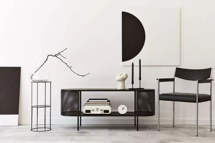 Home Staging Beispiel mit schwarzen Dekoelementen