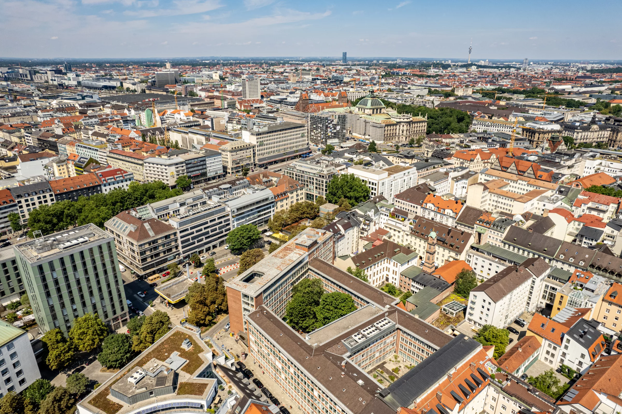 Luftaufnahme einer Stadtlandschaft mit Gebäuden