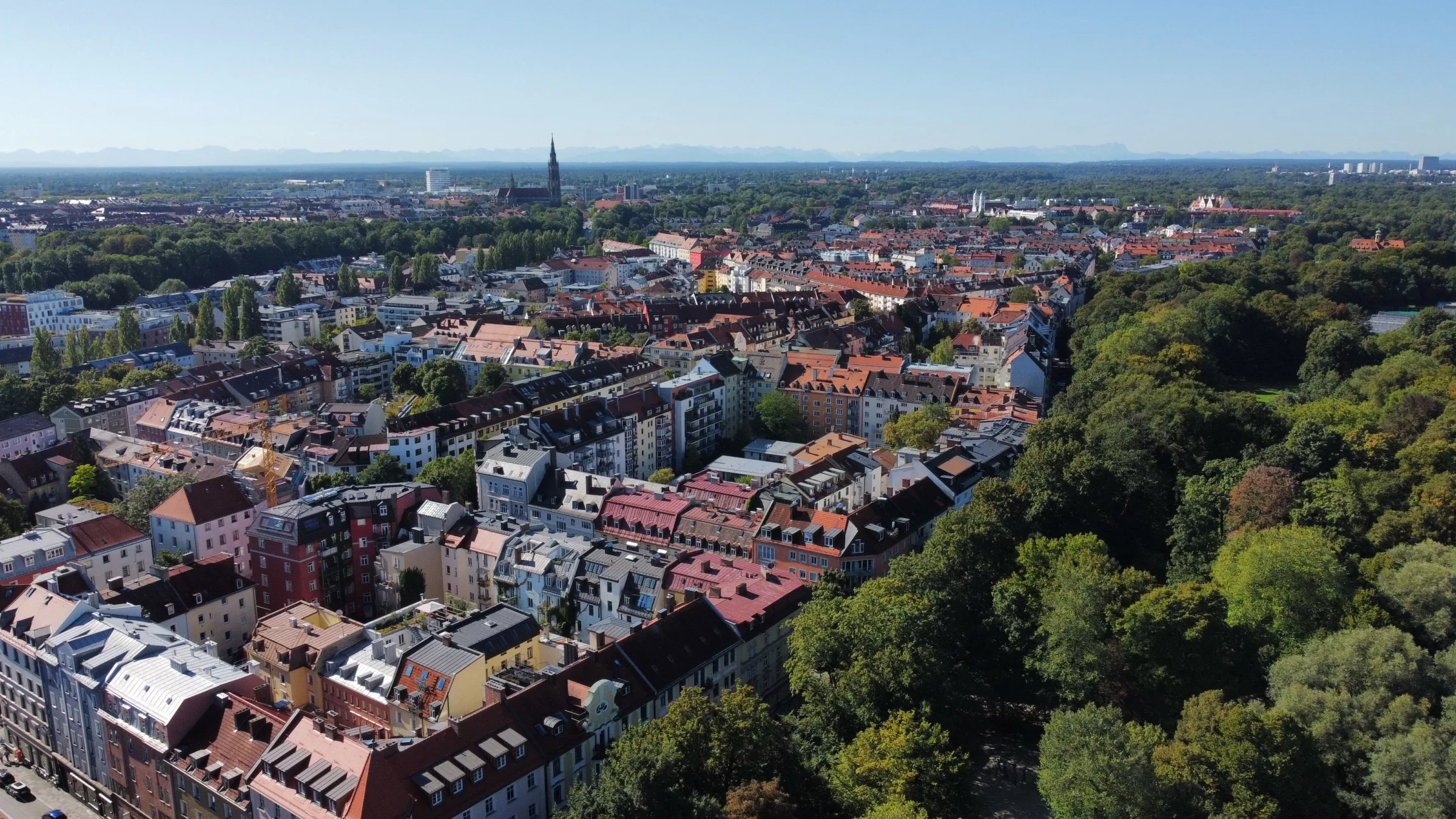 Luftaufnahme der Au mit vielen Gebäuden