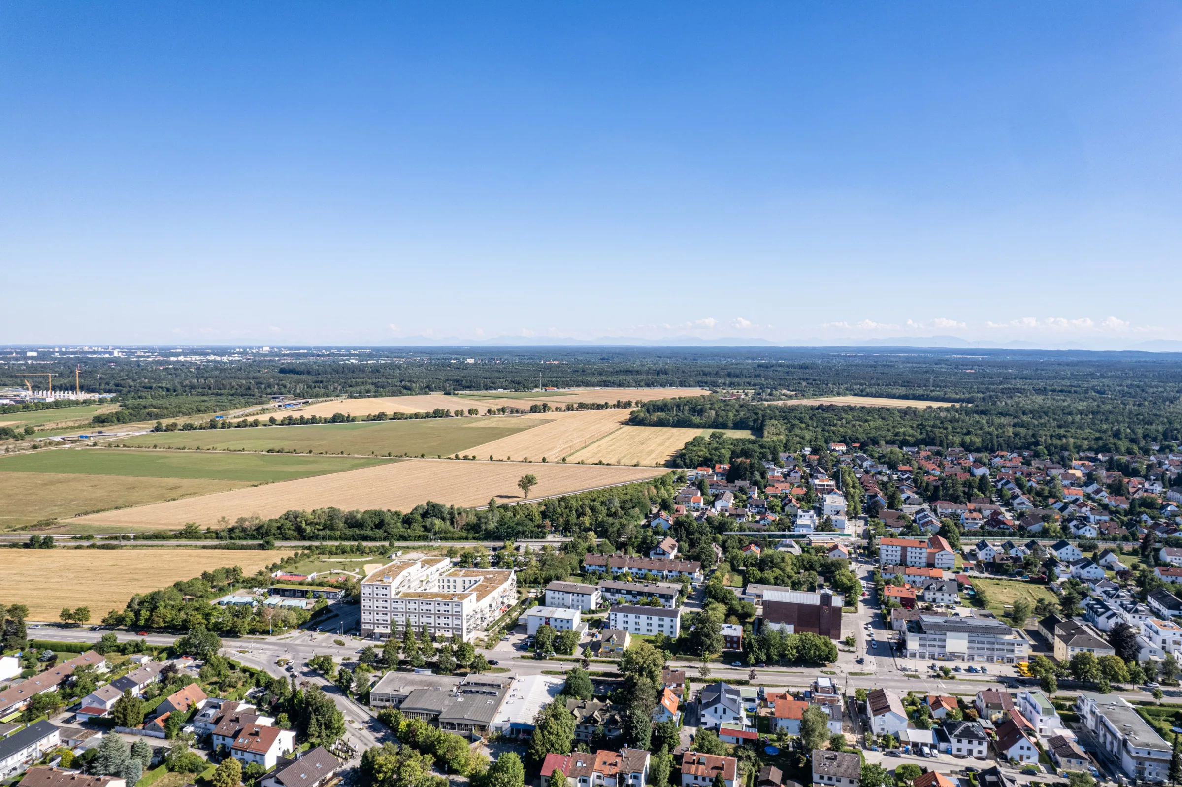 Luftaufnahme von Germering und Feldlandschaft