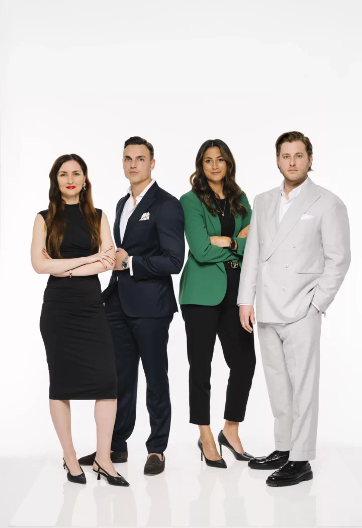 Das Neubau-Vertriebs Team bestehend aus Natalia Ilchyshyn, Aleksandar Milosavljevic, Kathrin Kuhn und Andreas Pribylla posieren.